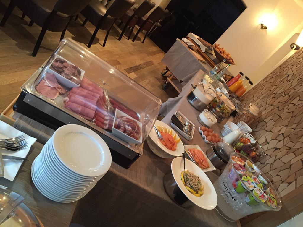 Hotel Restaurant Au Sauvage ฟรีบูร์ก ภายนอก รูปภาพ